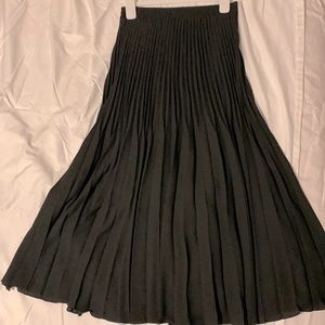 Max Studio black pleated skirt size S
